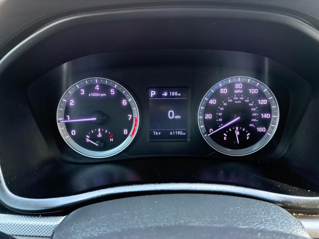 Hyundai Sonata Vehicle Full-screen Gallery Image 10