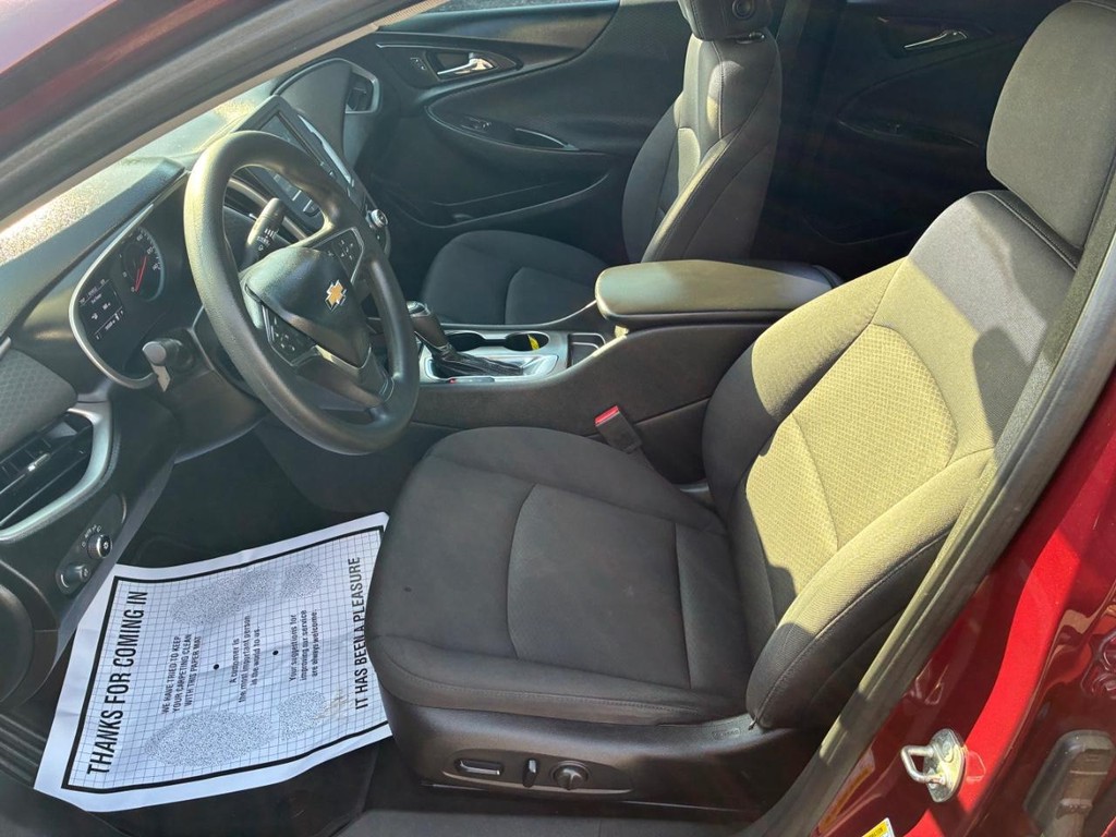 Chevrolet Malibu Vehicle Full-screen Gallery Image 05