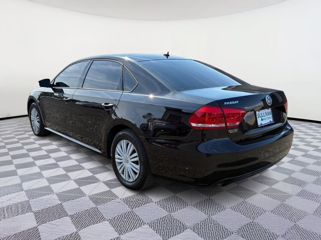 Volkswagen Passat Vehicle Full-screen Gallery Image 02