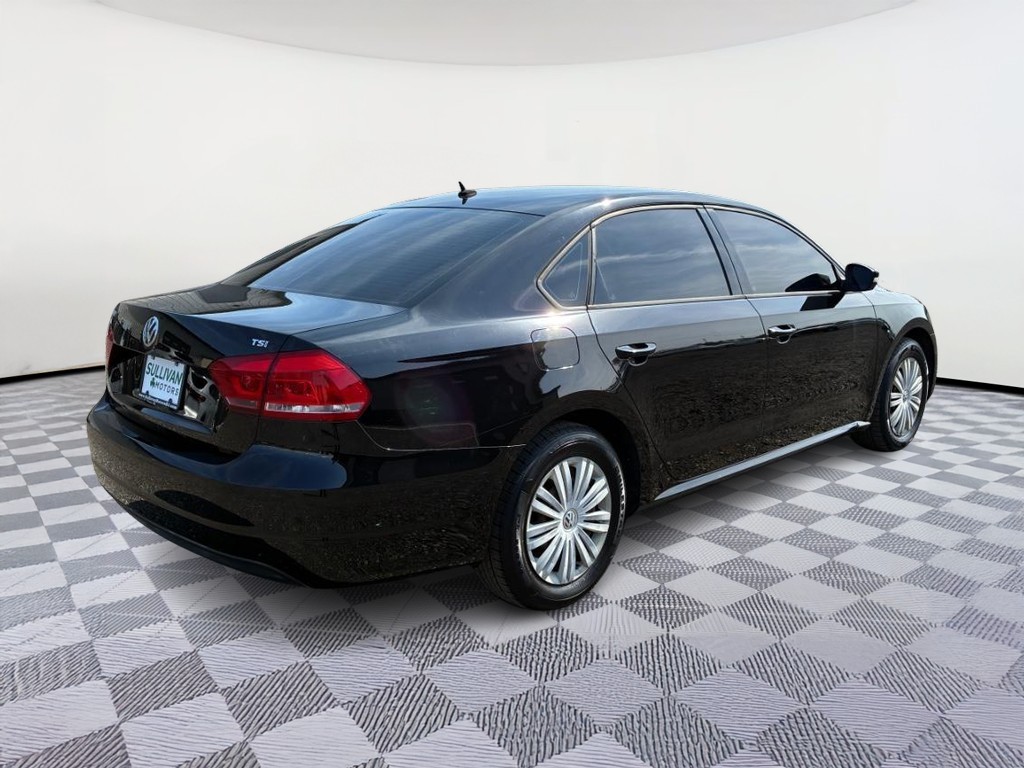 Volkswagen Passat Vehicle Full-screen Gallery Image 03