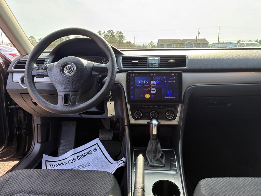 Volkswagen Passat Vehicle Full-screen Gallery Image 07