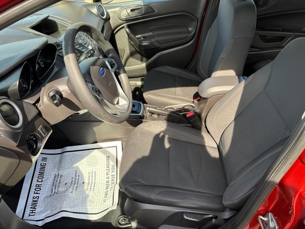 Ford Fiesta Sedan Vehicle Full-screen Gallery Image 05