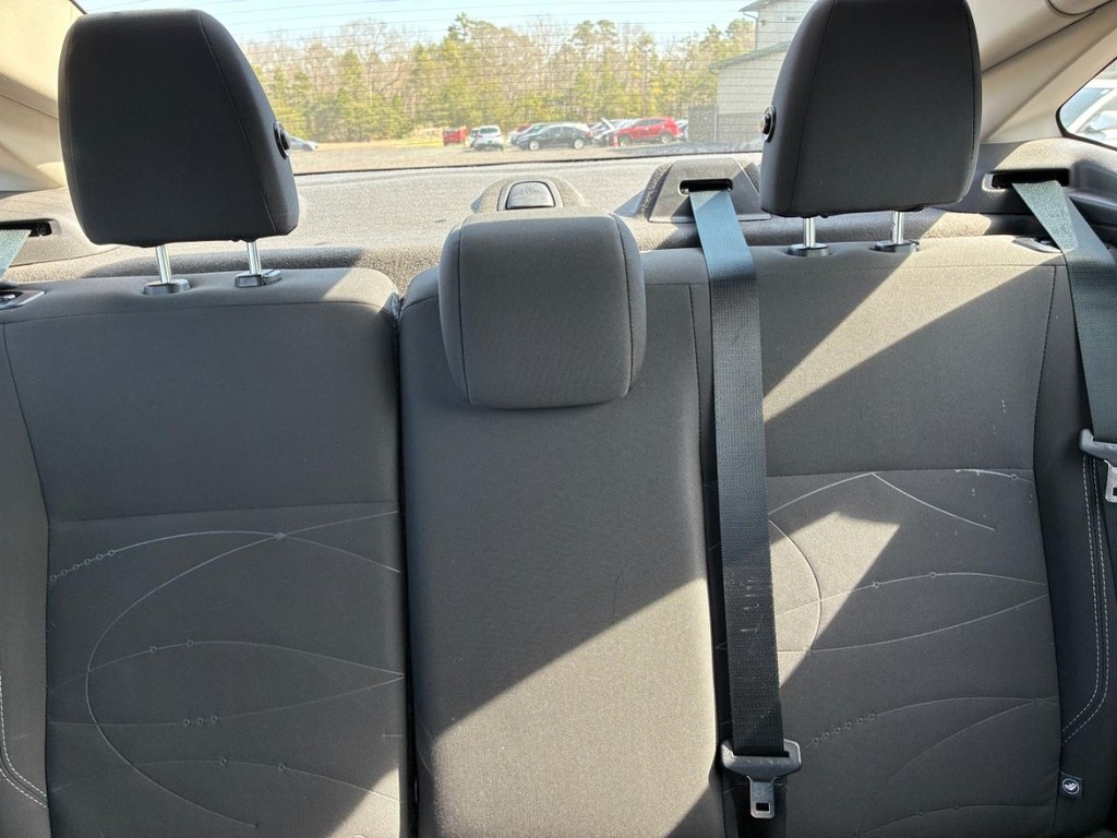 Ford Fiesta Sedan Vehicle Full-screen Gallery Image 08