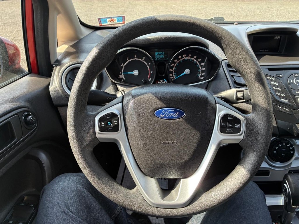 Ford Fiesta Sedan Vehicle Full-screen Gallery Image 09