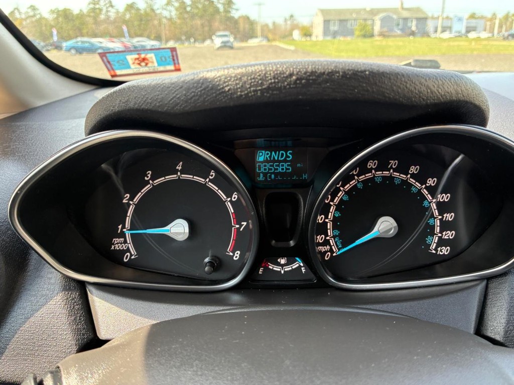 Ford Fiesta Sedan Vehicle Full-screen Gallery Image 10