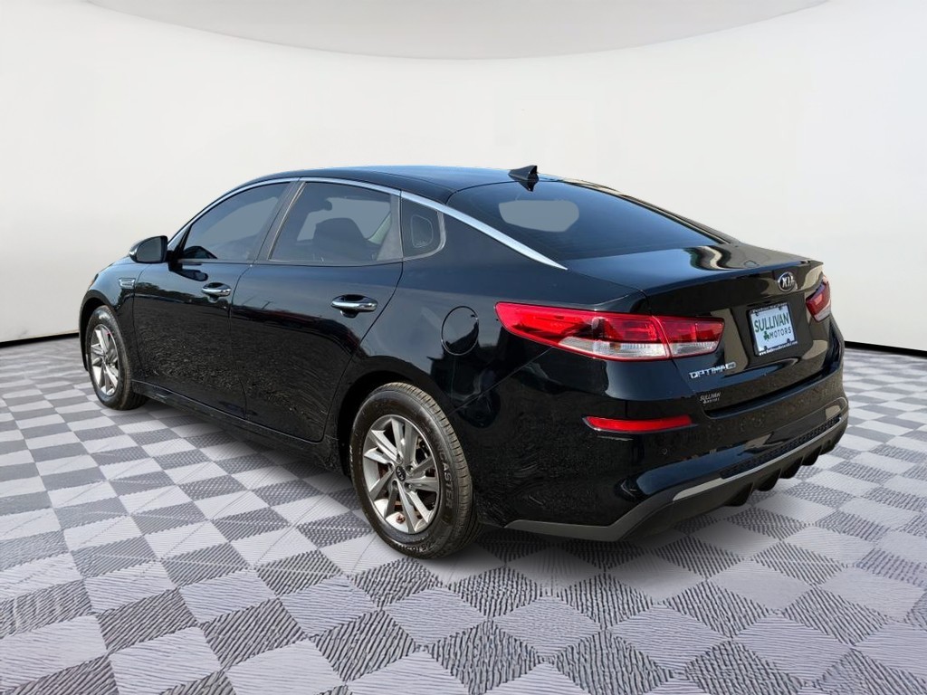 Kia Optima Vehicle Full-screen Gallery Image 02