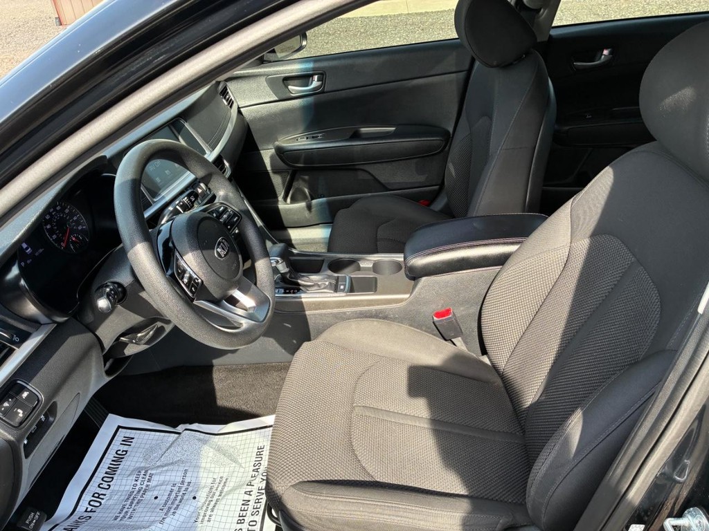 Kia Optima Vehicle Full-screen Gallery Image 05