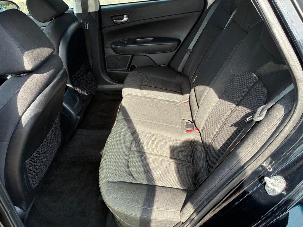 Kia Optima Vehicle Full-screen Gallery Image 06