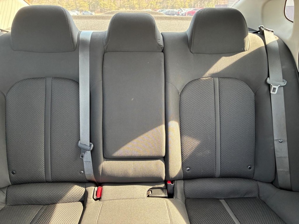 Kia Optima Vehicle Full-screen Gallery Image 08