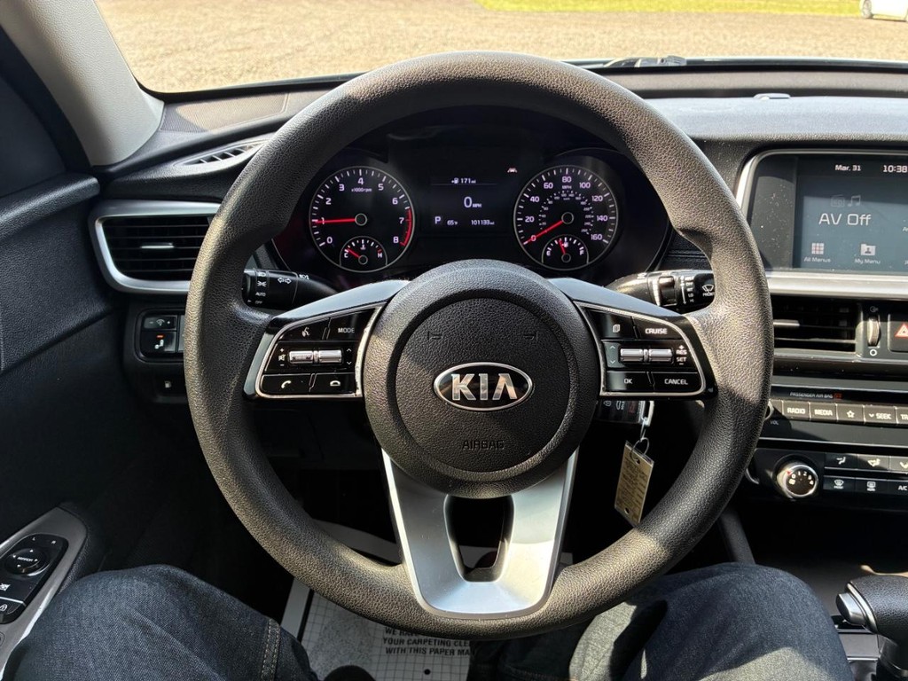 Kia Optima Vehicle Full-screen Gallery Image 09