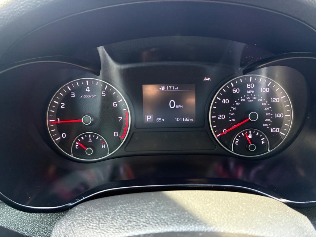 Kia Optima Vehicle Full-screen Gallery Image 10