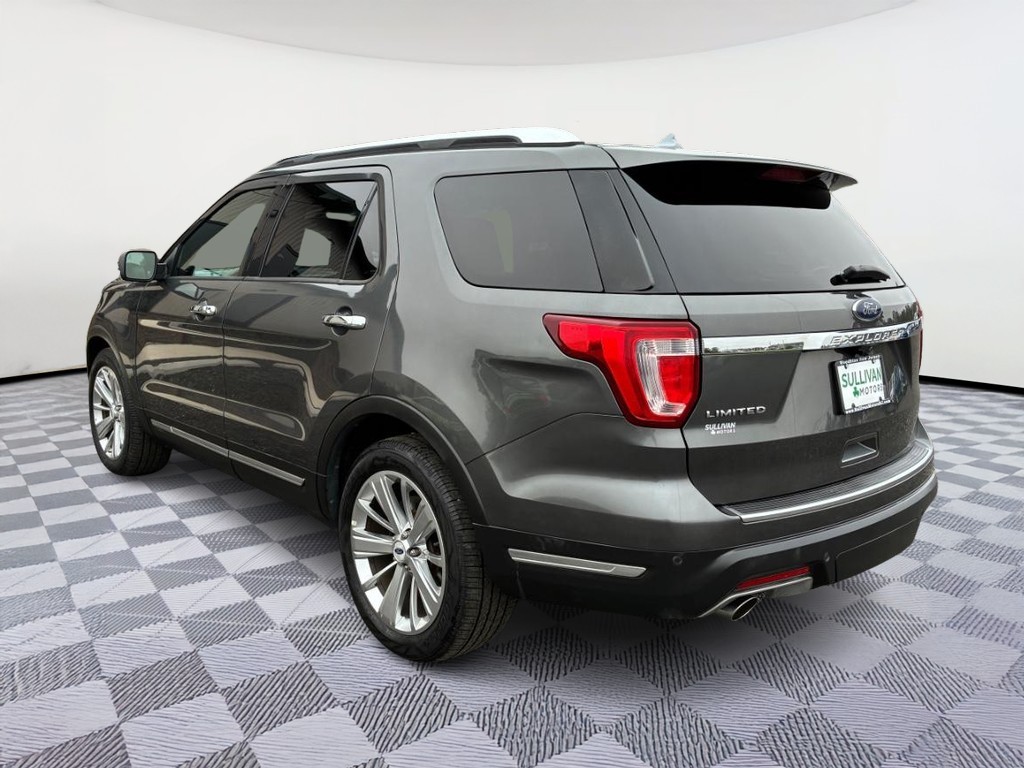 Ford Explorer Vehicle Full-screen Gallery Image 02