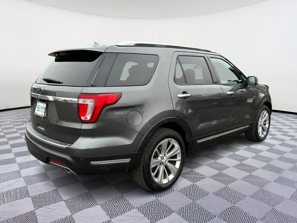 Ford Explorer Vehicle Full-screen Gallery Image 03