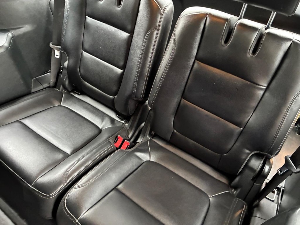 Ford Explorer Vehicle Full-screen Gallery Image 07