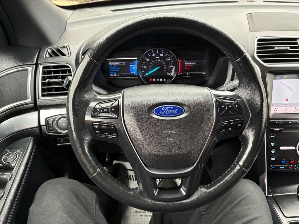 Ford Explorer Vehicle Full-screen Gallery Image 10