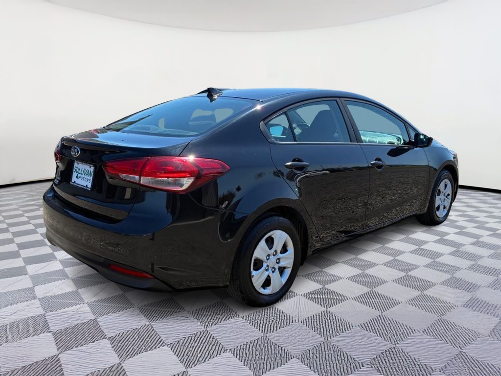 Kia Forte Vehicle Full-screen Gallery Image 03