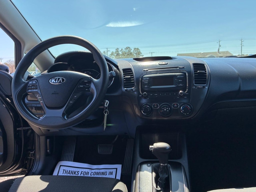 Kia Forte Vehicle Full-screen Gallery Image 07