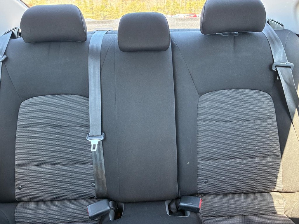 Kia Forte Vehicle Full-screen Gallery Image 08