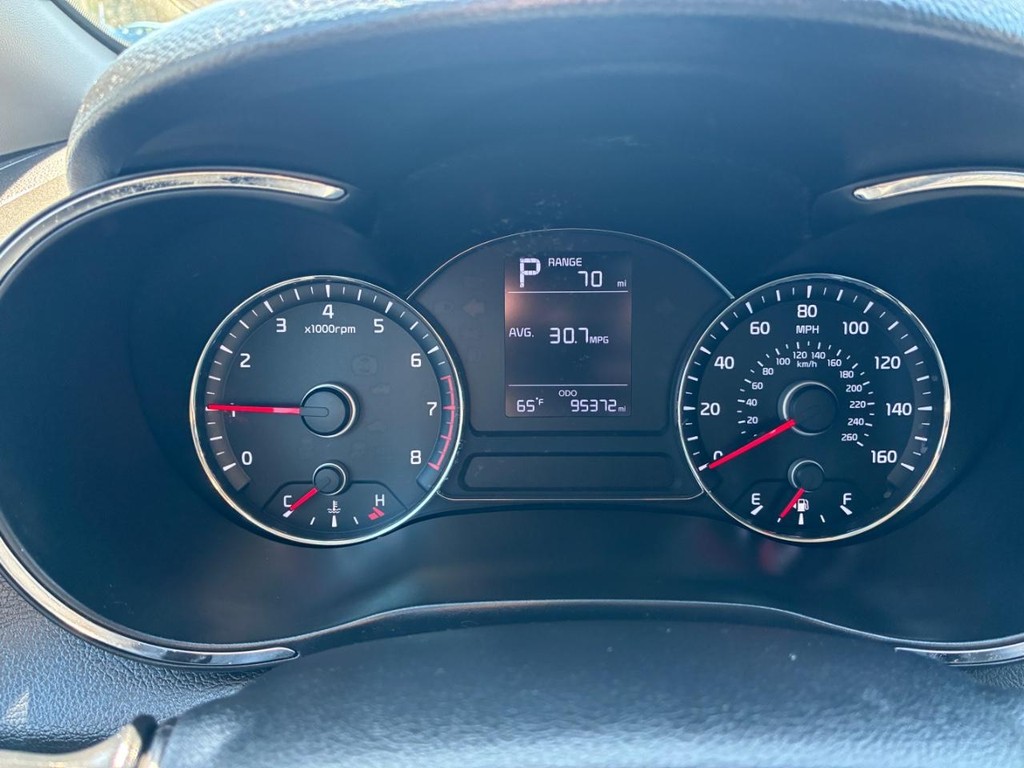 Kia Forte Vehicle Full-screen Gallery Image 10