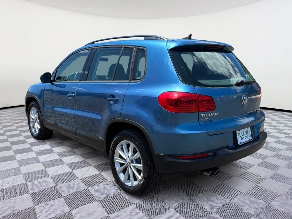 Volkswagen Tiguan Limited Vehicle Full-screen Gallery Image 02