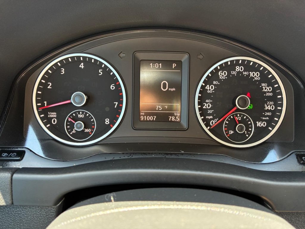 Volkswagen Tiguan Limited Vehicle Full-screen Gallery Image 10