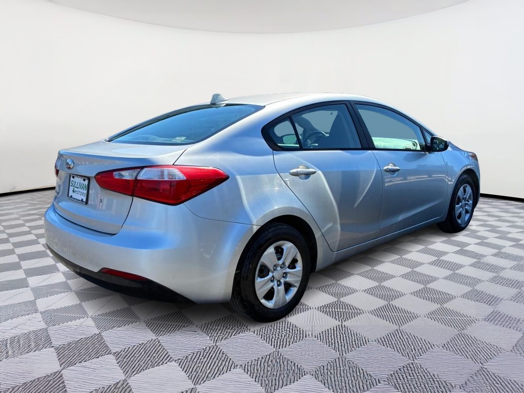 Kia Forte Vehicle Full-screen Gallery Image 03