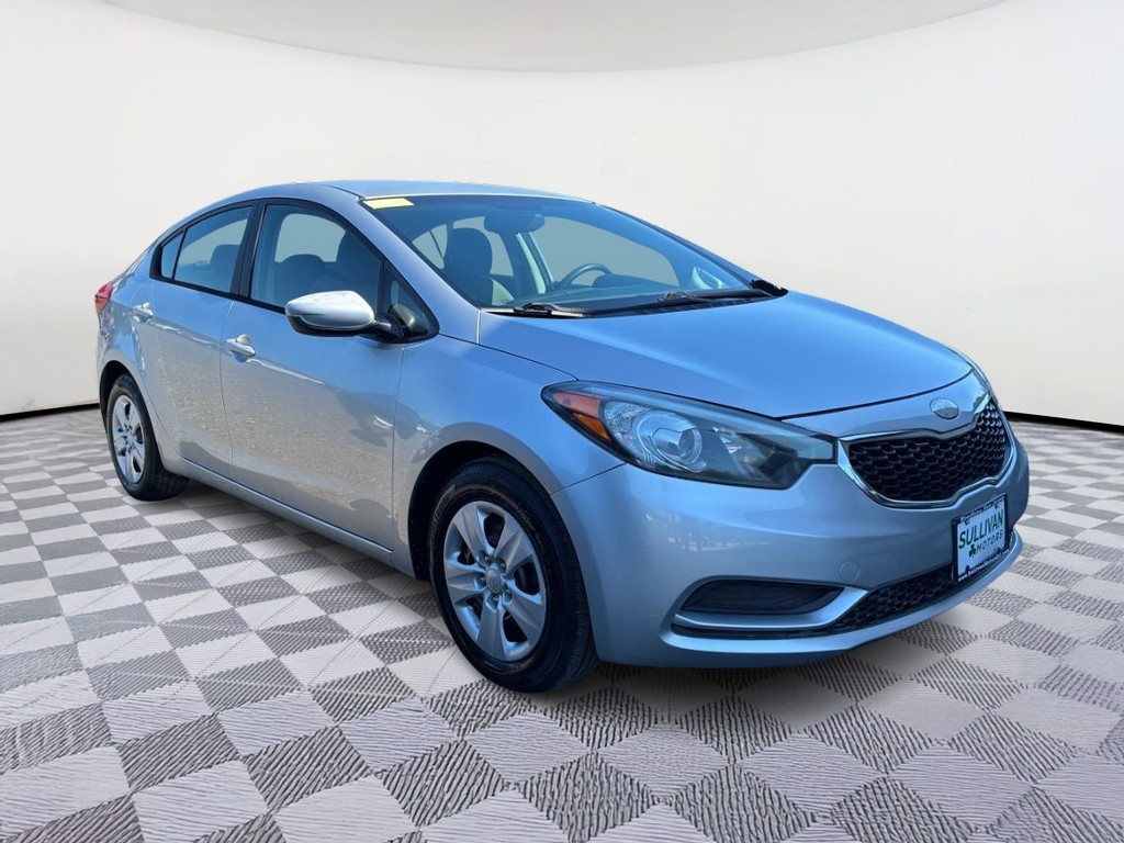 Kia Forte Vehicle Full-screen Gallery Image 04