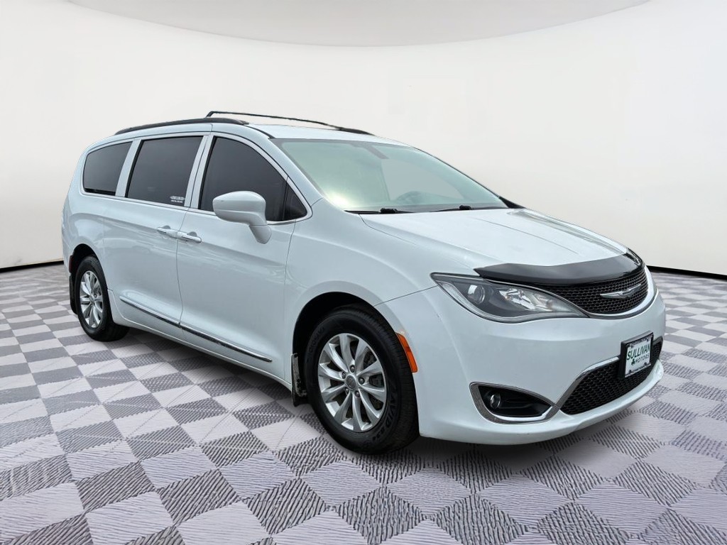 Chrysler Pacifica Vehicle Full-screen Gallery Image 04