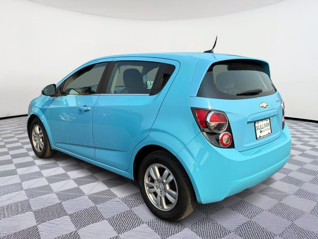 Chevrolet Sonic Vehicle Full-screen Gallery Image 02