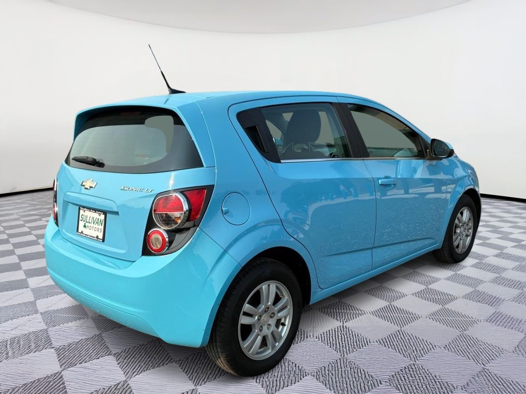 Chevrolet Sonic Vehicle Full-screen Gallery Image 03