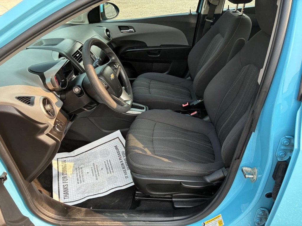 Chevrolet Sonic Vehicle Full-screen Gallery Image 05