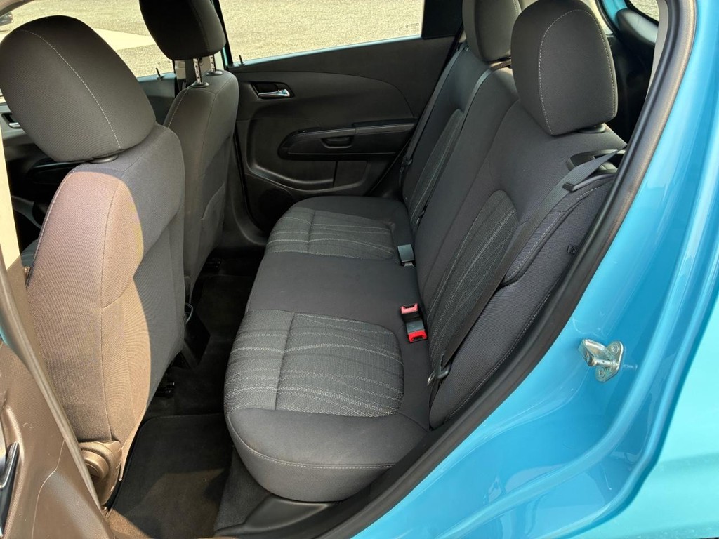 Chevrolet Sonic Vehicle Full-screen Gallery Image 06