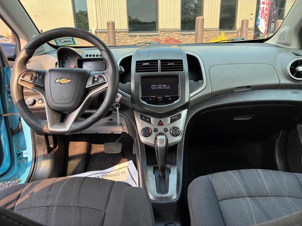Chevrolet Sonic Vehicle Full-screen Gallery Image 07
