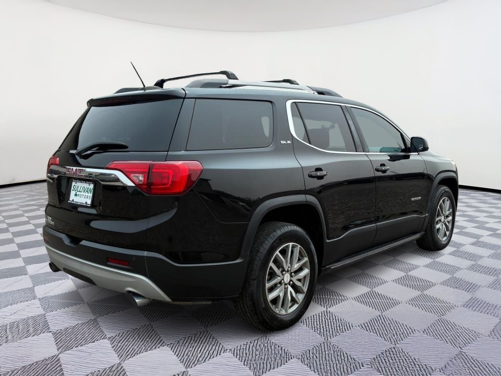 GMC Acadia Vehicle Full-screen Gallery Image 03