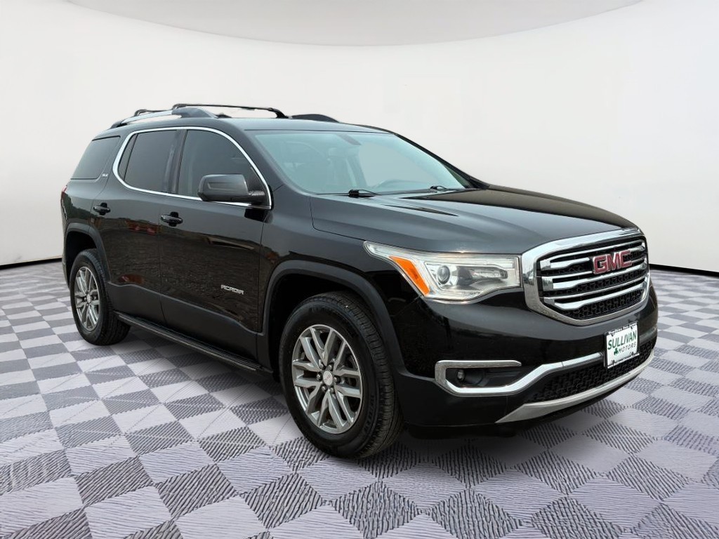 GMC Acadia Vehicle Full-screen Gallery Image 04