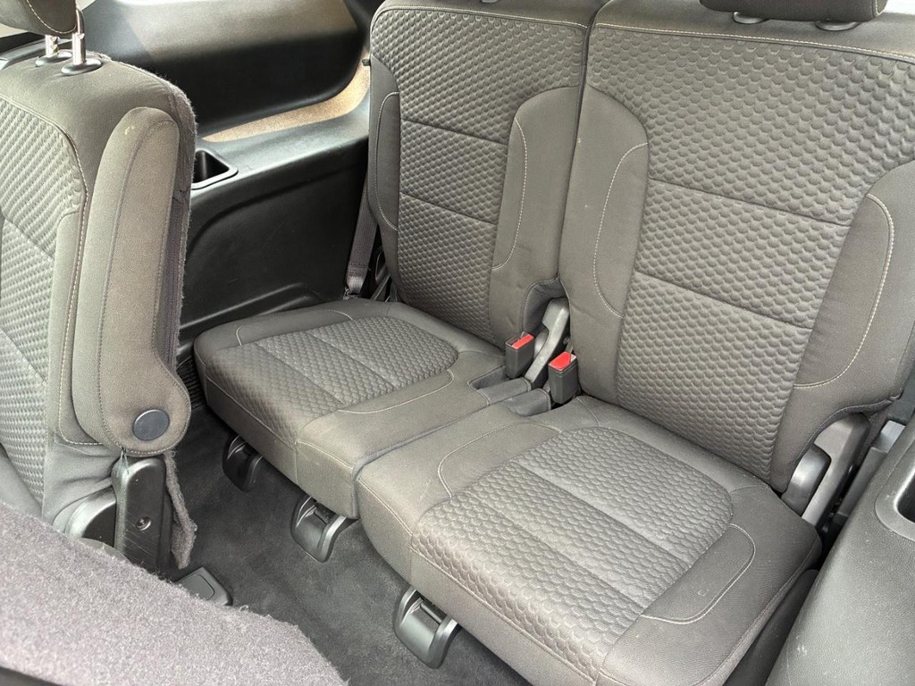 GMC Acadia Vehicle Full-screen Gallery Image 07