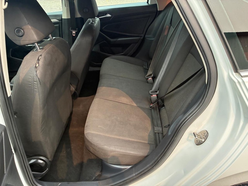 Volkswagen Jetta Vehicle Full-screen Gallery Image 06