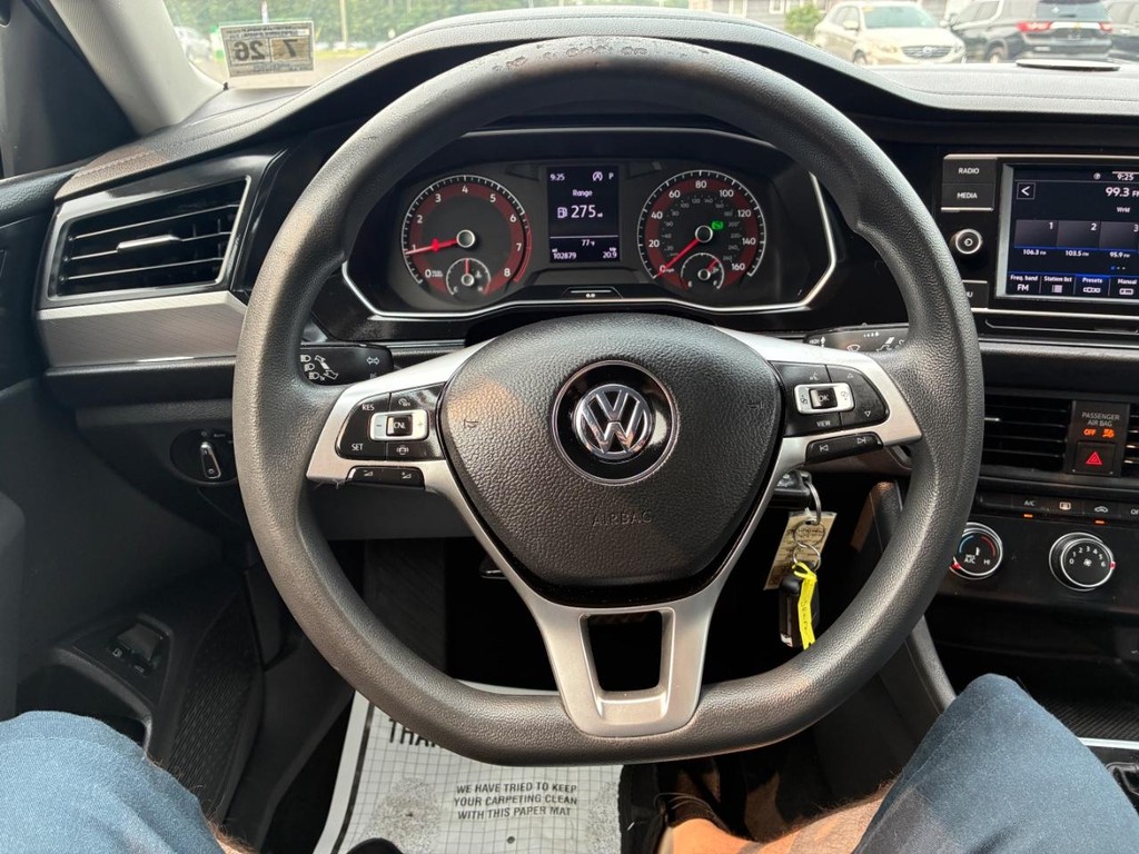 Volkswagen Jetta Vehicle Full-screen Gallery Image 09