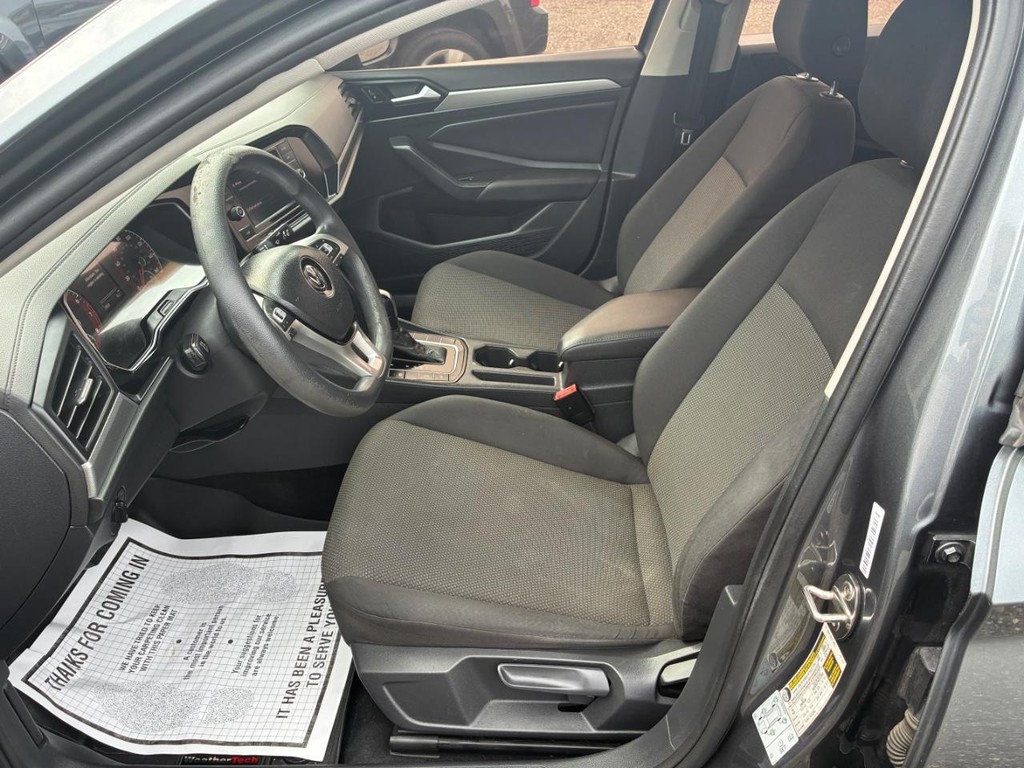Volkswagen Jetta Vehicle Full-screen Gallery Image 05