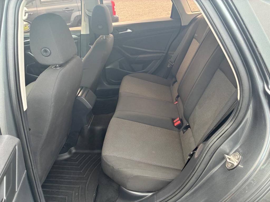 Volkswagen Jetta Vehicle Full-screen Gallery Image 06