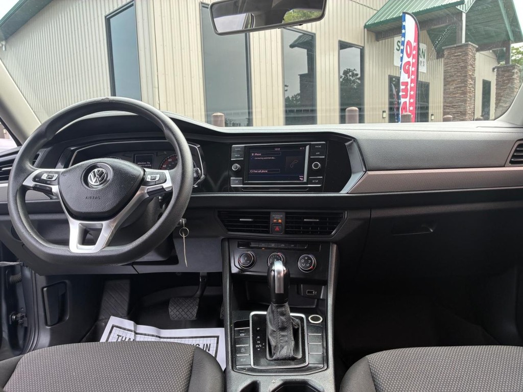 Volkswagen Jetta Vehicle Full-screen Gallery Image 07