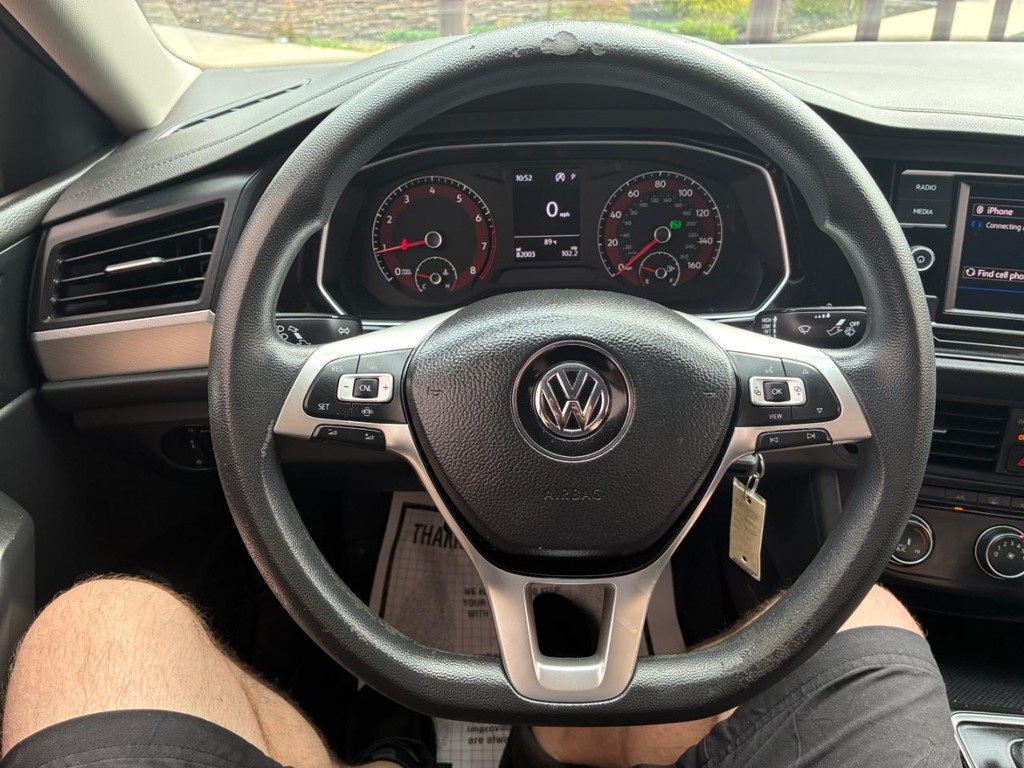 Volkswagen Jetta Vehicle Full-screen Gallery Image 09