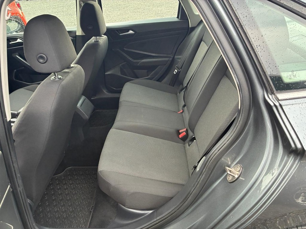 Volkswagen Jetta Vehicle Full-screen Gallery Image 06