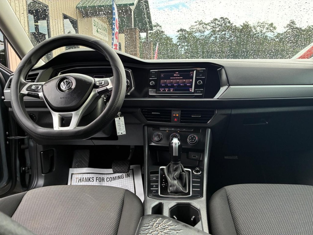 Volkswagen Jetta Vehicle Full-screen Gallery Image 07