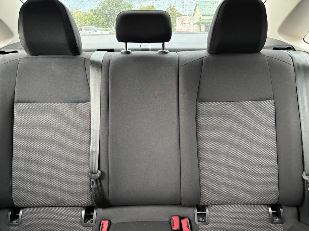 Volkswagen Jetta Vehicle Full-screen Gallery Image 08