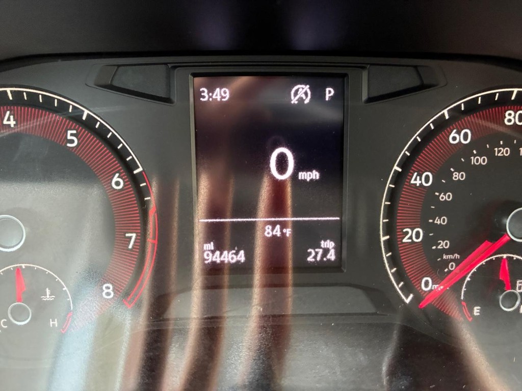 Volkswagen Jetta Vehicle Full-screen Gallery Image 10