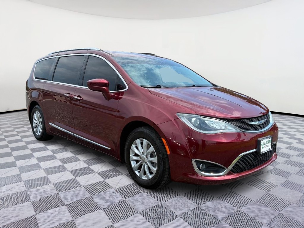 Chrysler Pacifica Vehicle Full-screen Gallery Image 04