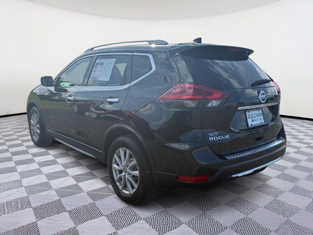 Nissan Rogue Vehicle Full-screen Gallery Image 02