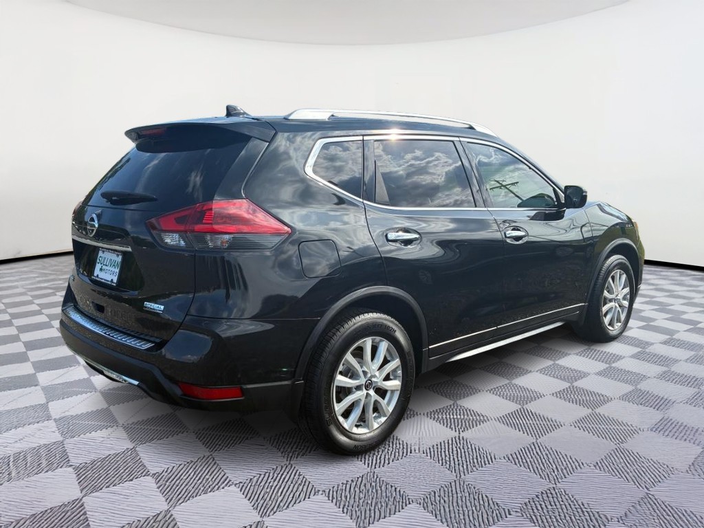Nissan Rogue Vehicle Full-screen Gallery Image 03