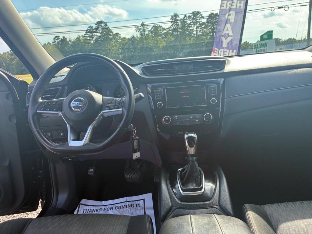 Nissan Rogue Vehicle Full-screen Gallery Image 07